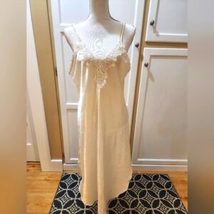 Dentelle Women's Spaghetti Strap Lace Accented Midi Nightgown